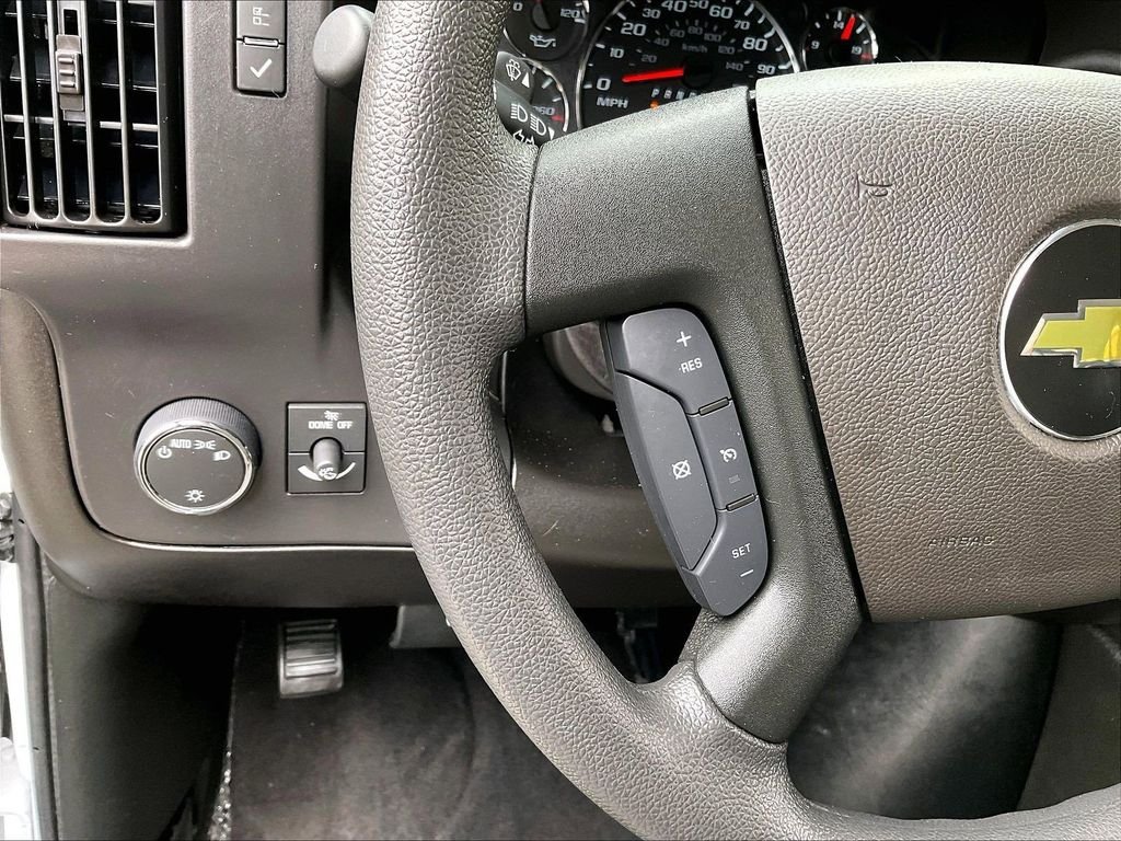Used 2025 White Chevrolet LT image 22