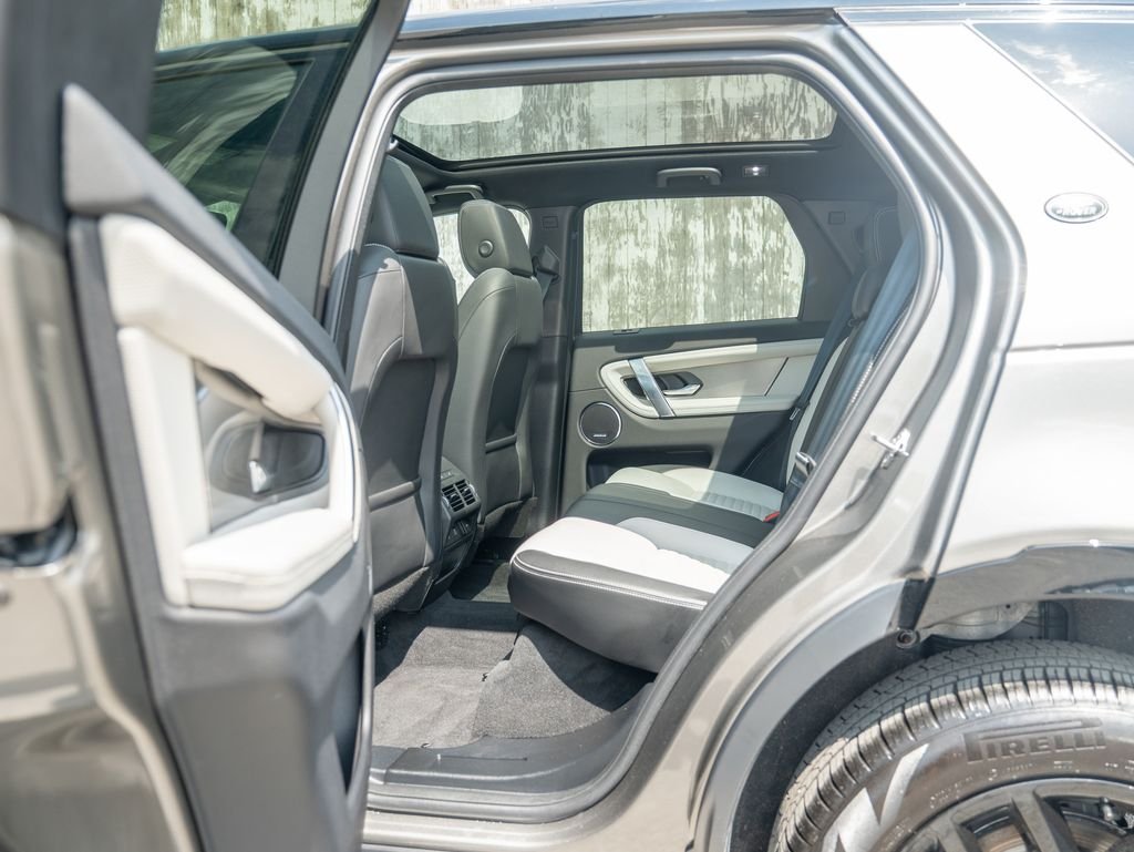 Used 2025 Silver Land Rover SE image 34