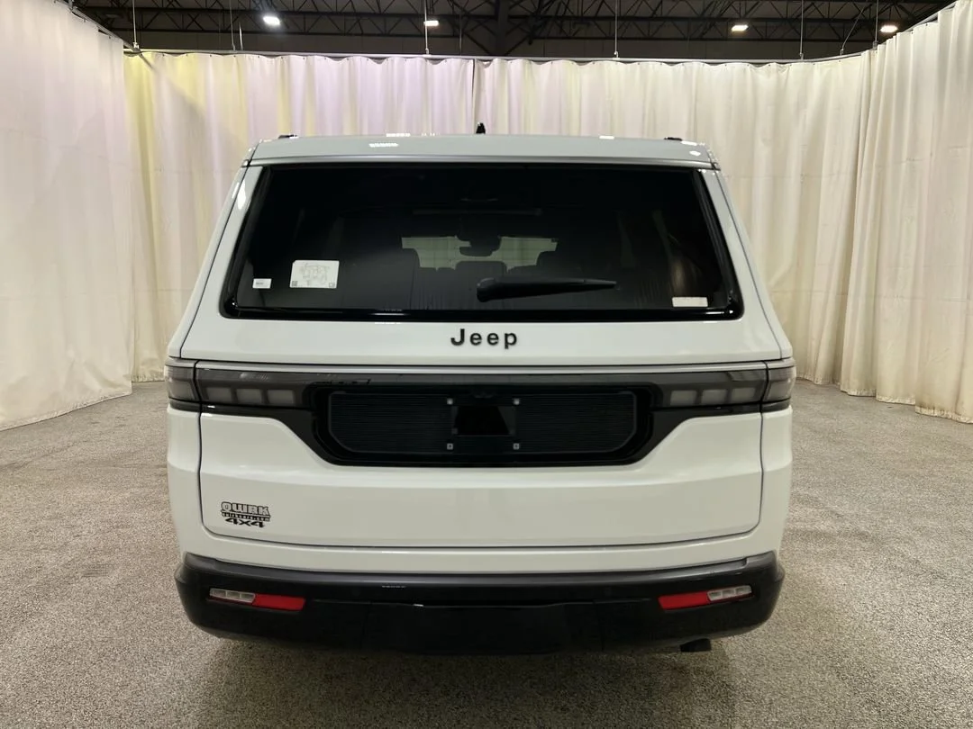 New 2026 Bright White Clear-Coat Exterior Paint Jeep BASE image 7