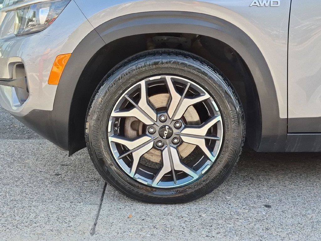 Used 2022 Gray Kia EX image 25