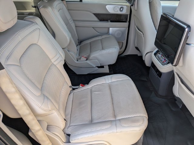 Used 2021 Blue Lincoln Reserve image 21
