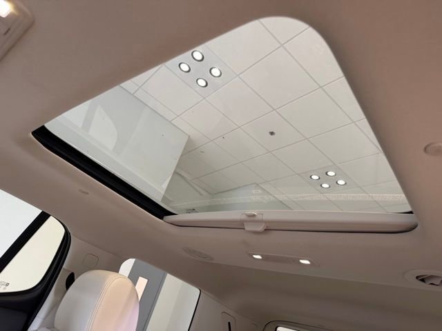 Used 2023 White Frost Tricoat GMC Denali image 17