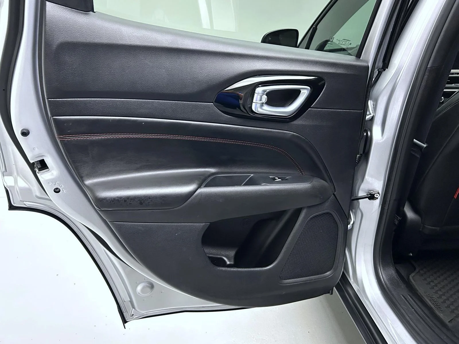 Used 2025 Silver Jeep Trailhawk image 20