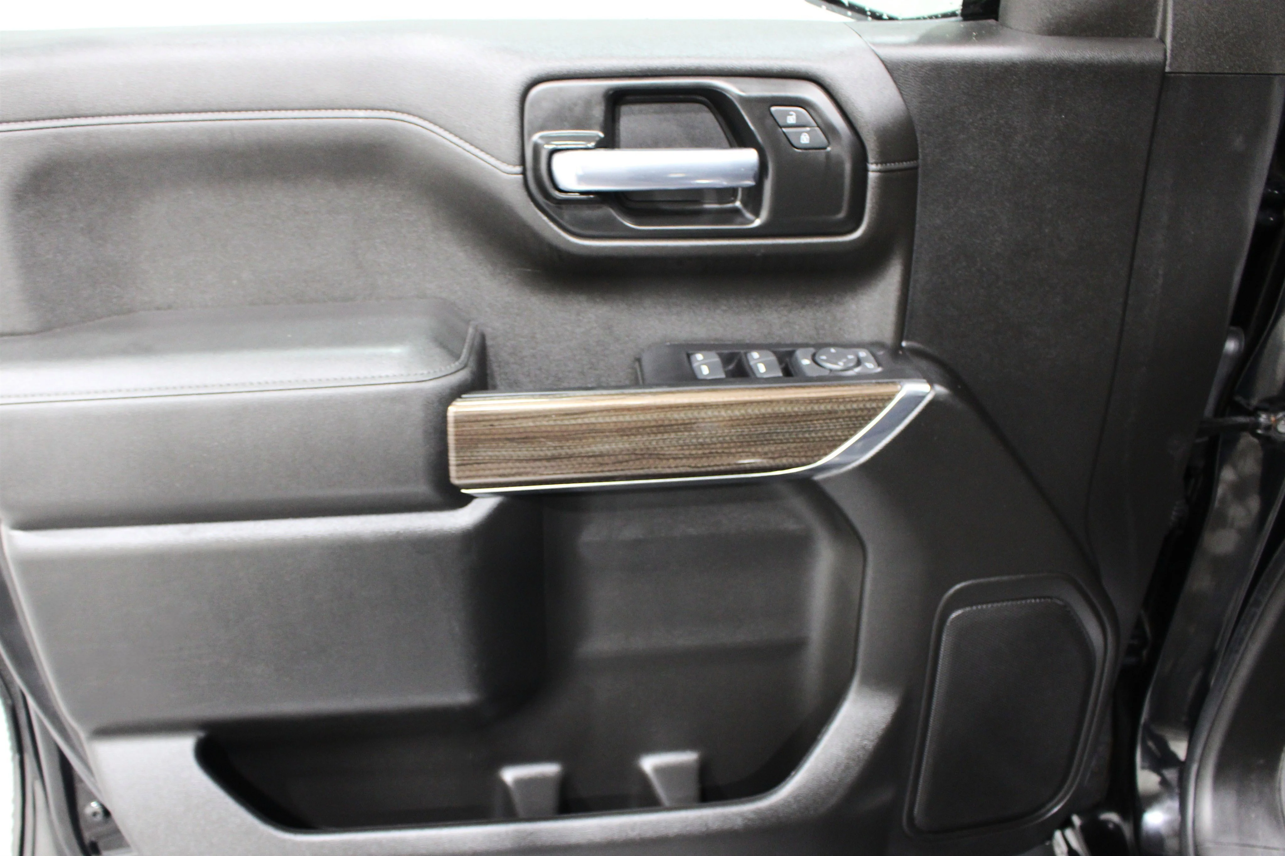 Used 2022 Black Chevrolet RST image 5