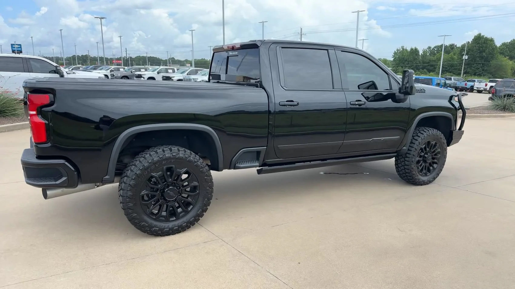 Used 2025 Black Chevrolet High Country image 9