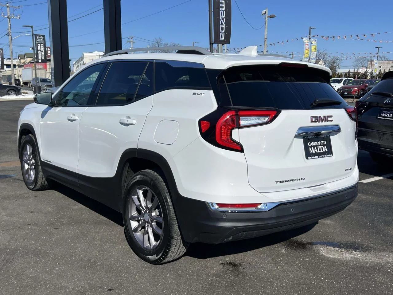 Used 2022 Summit White GMC AWD SLT image 12