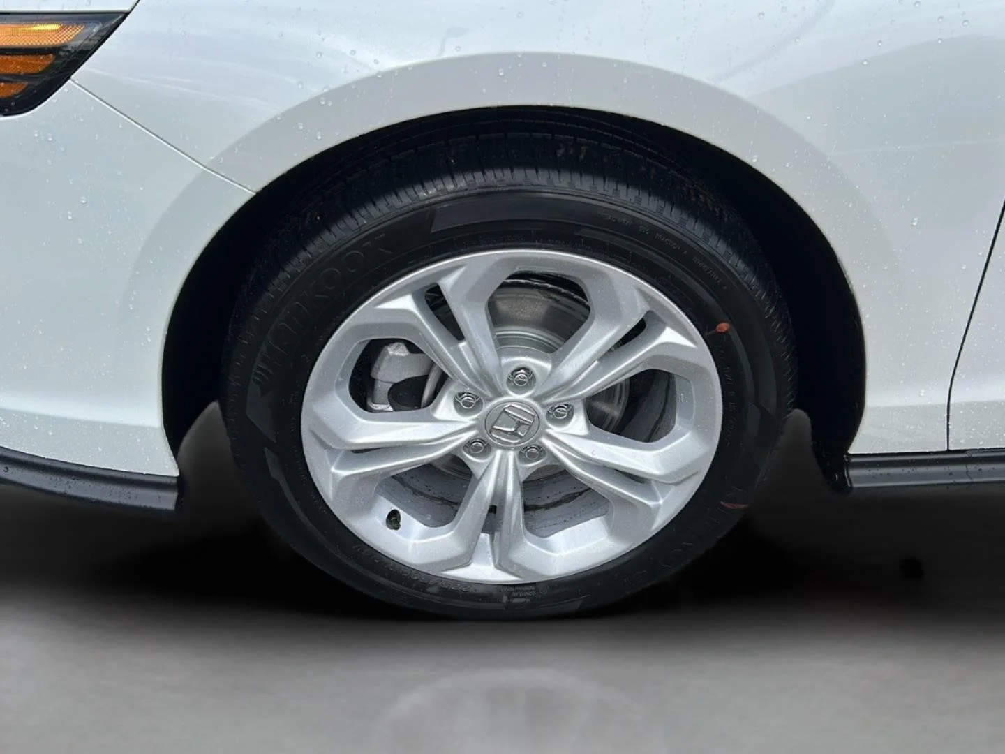 New 2026 Platinum White Pearl Honda LX image 3