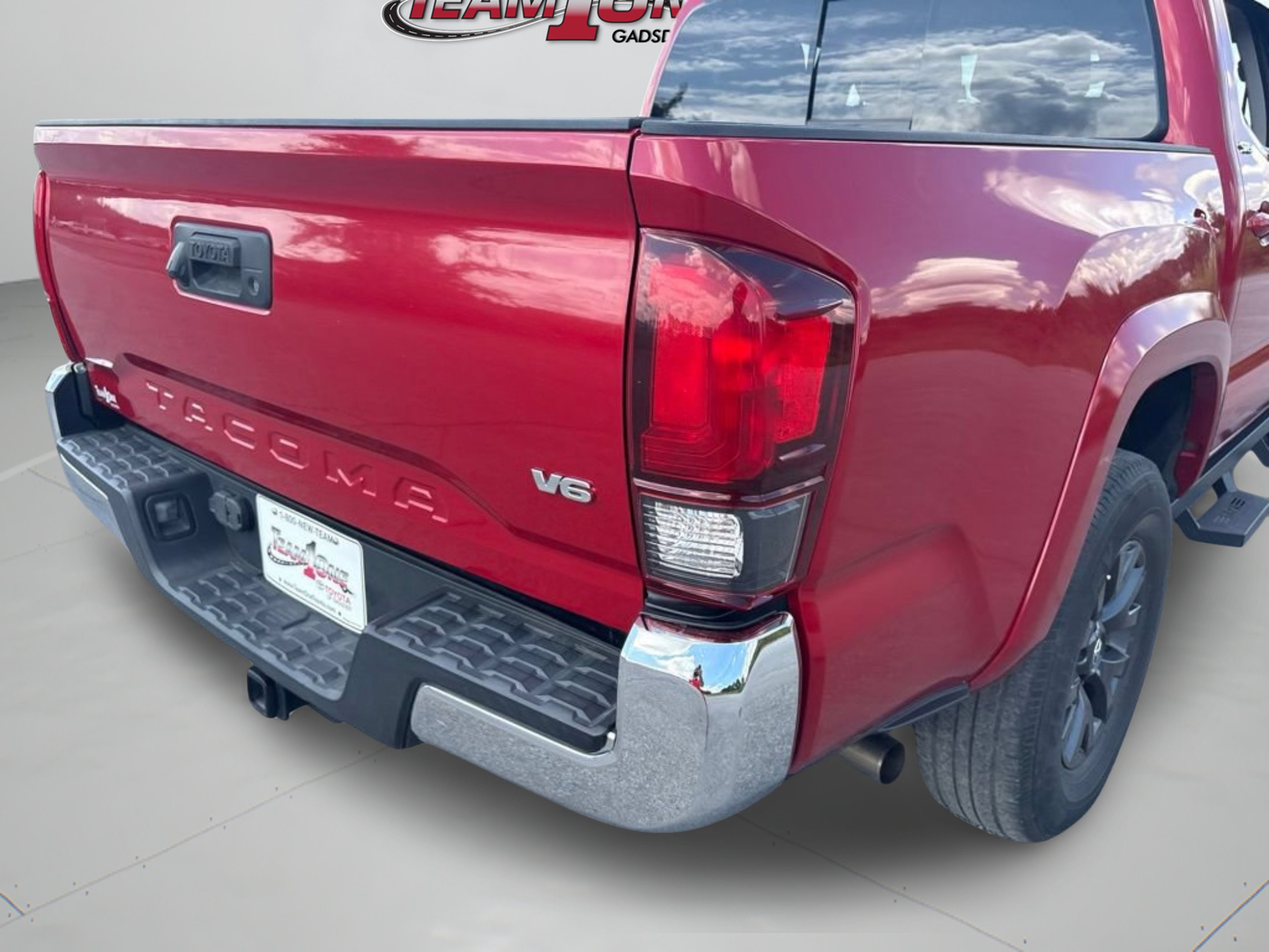 Used 2021 Barcelona Red Metallic Toyota SR5 image 10