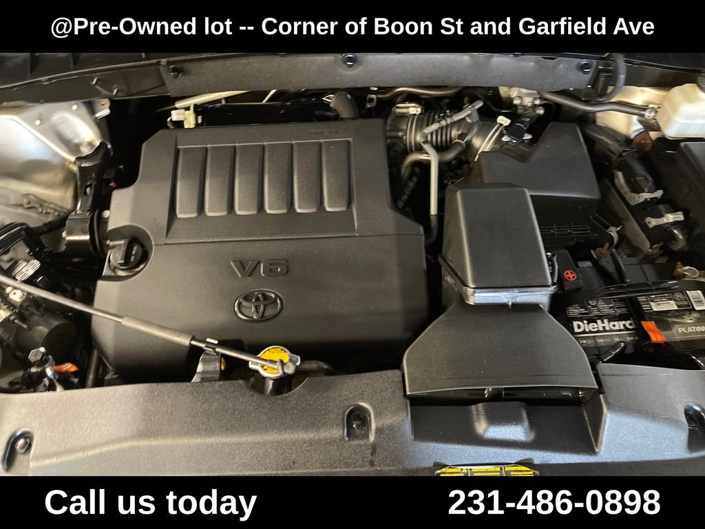 Used 2015  Toyota XLE V6 image 10