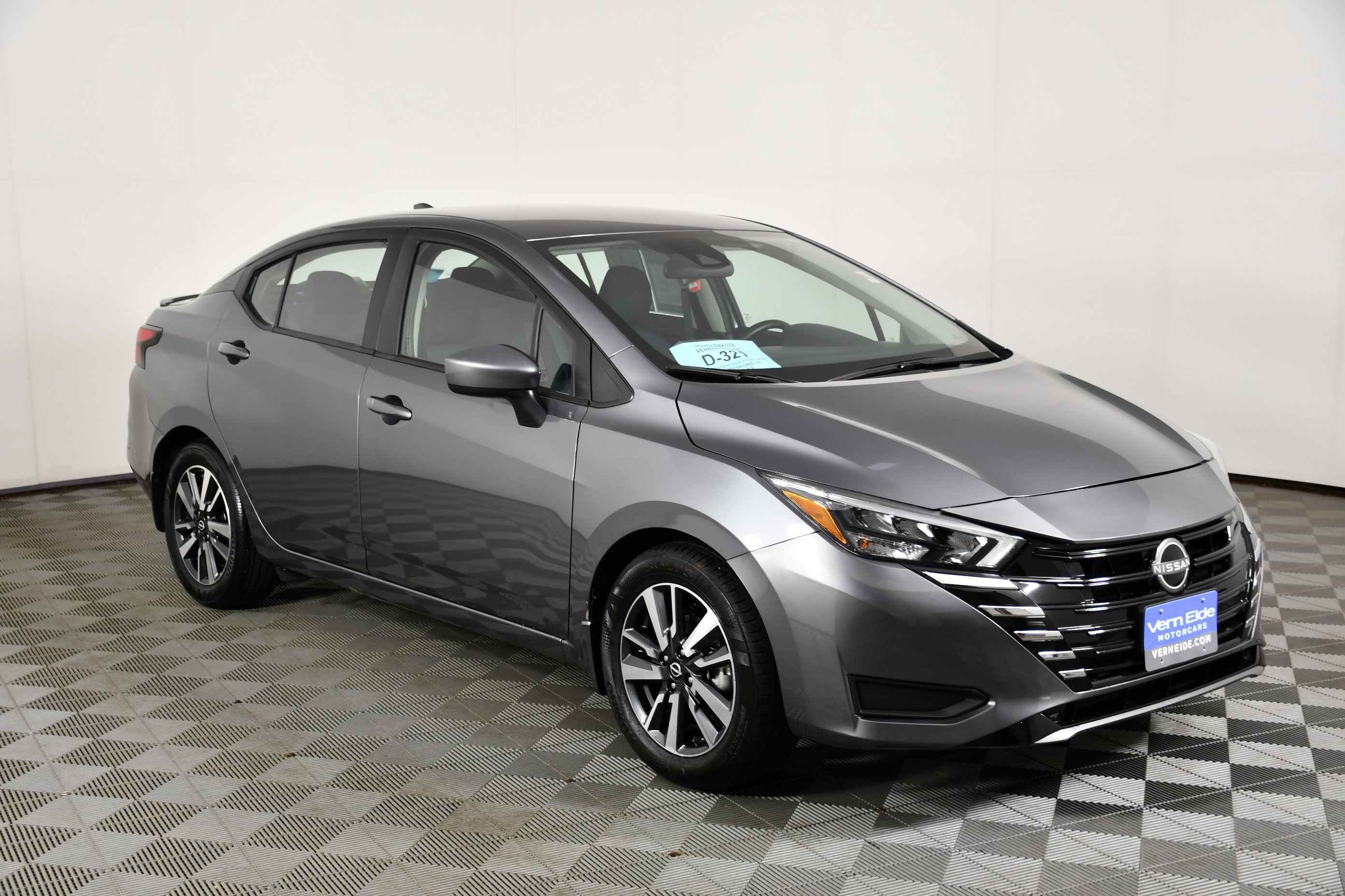 Used 2025 Gun Metallic Nissan SV image 4
