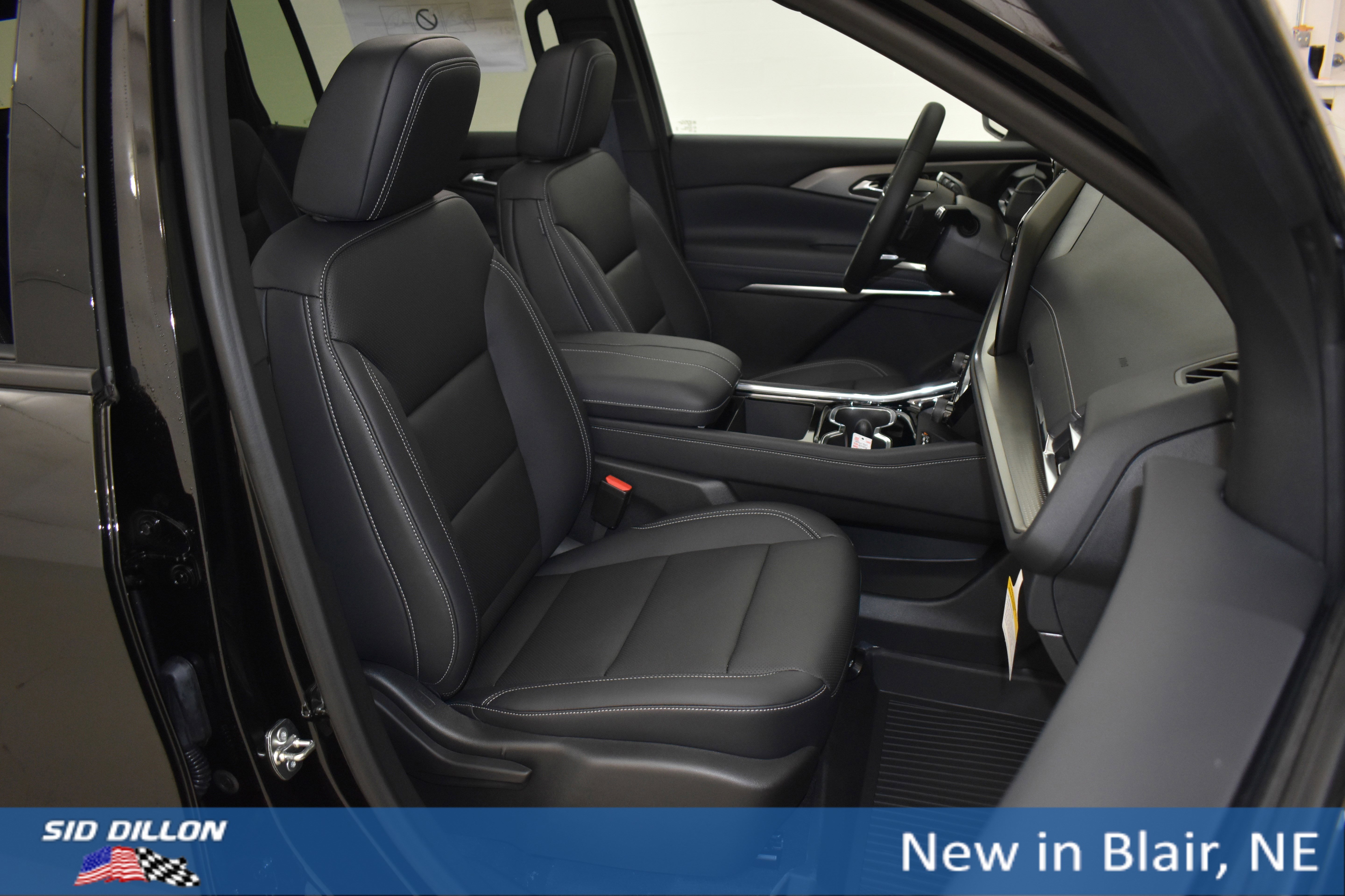 New 2026 Mosaic Black Metallic Chevrolet LT image 9