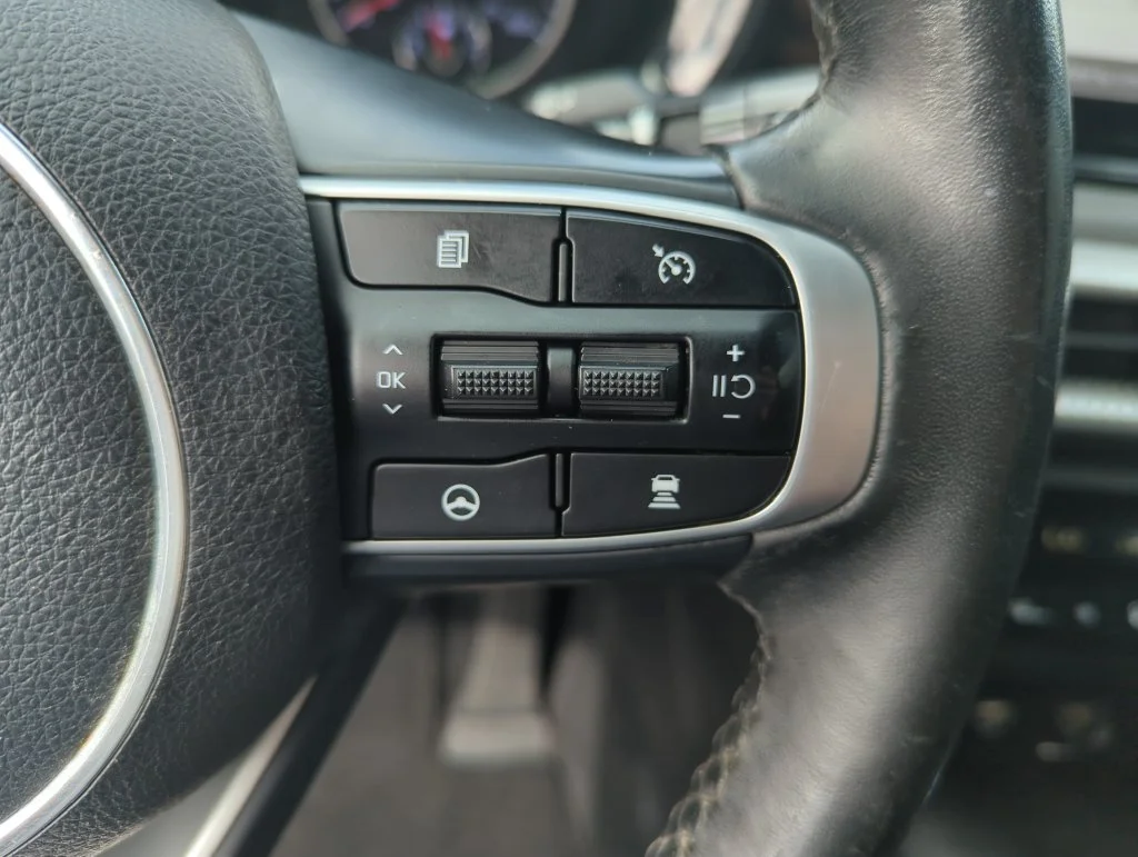 Used 2023 White Kia GT-Line image 23