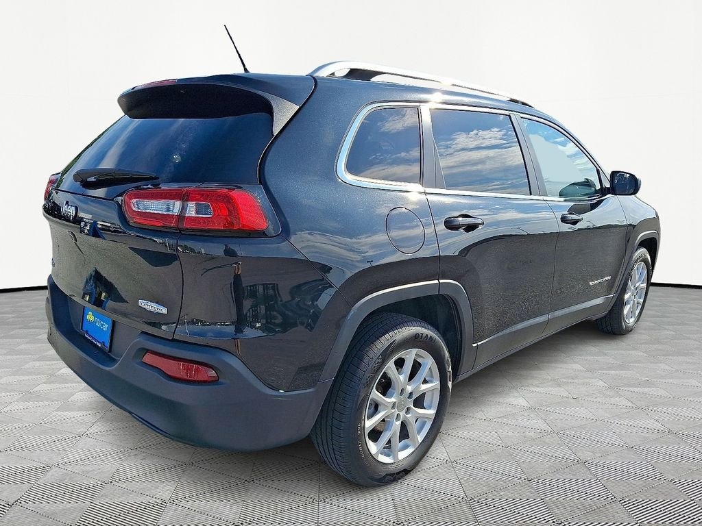 Used 2016 Black Jeep Latitude image 7