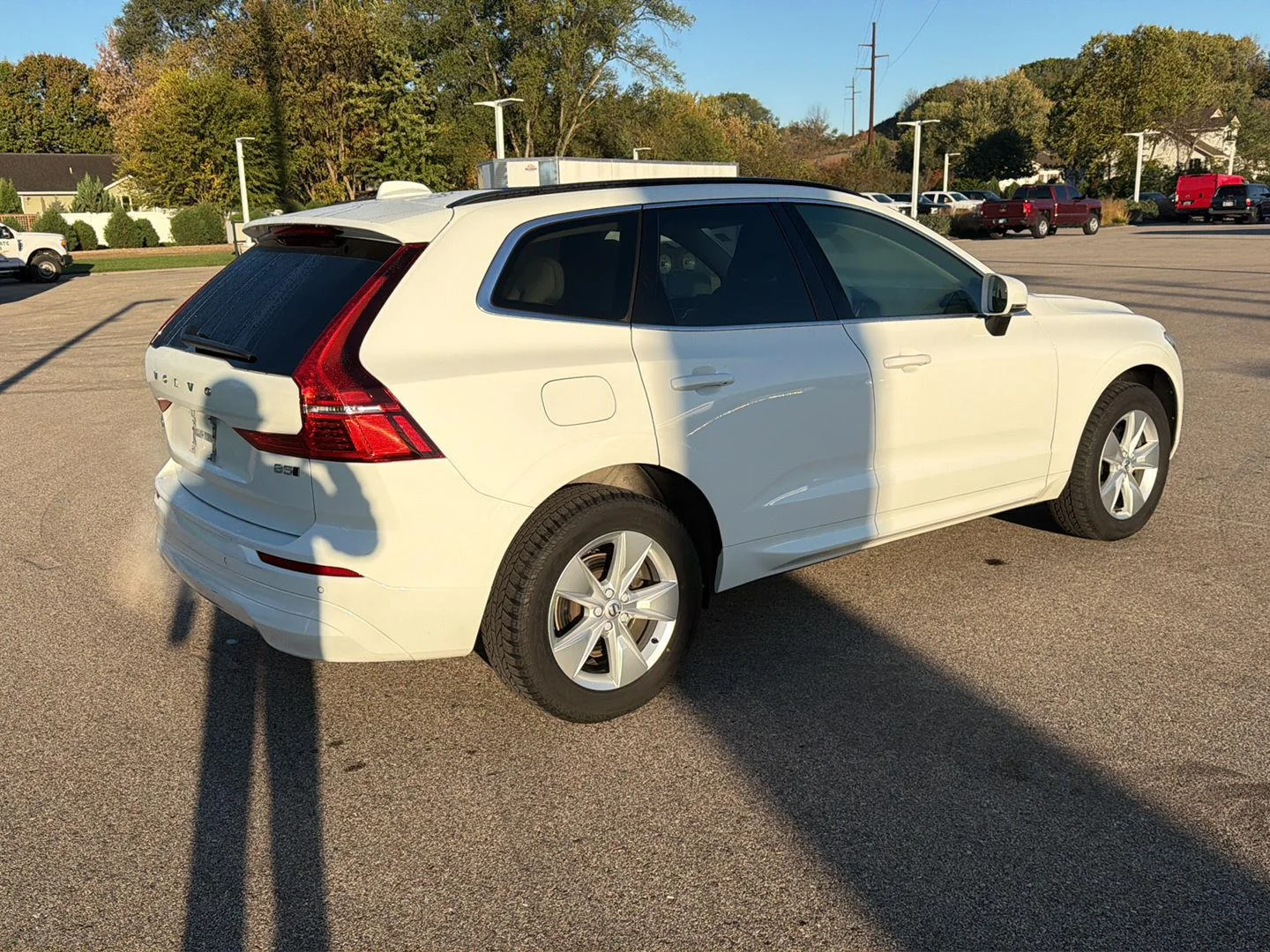 Used 2022  Volvo Momentum image 2