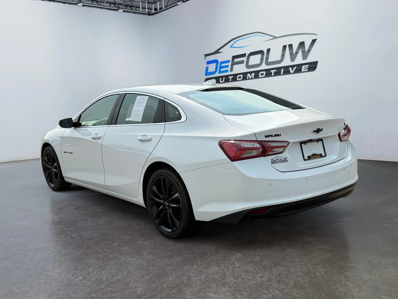 Used 2024 Summit White Chevrolet 1LT image 5