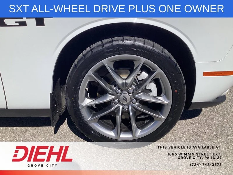 Used 2021 White Dodge SXT image 9