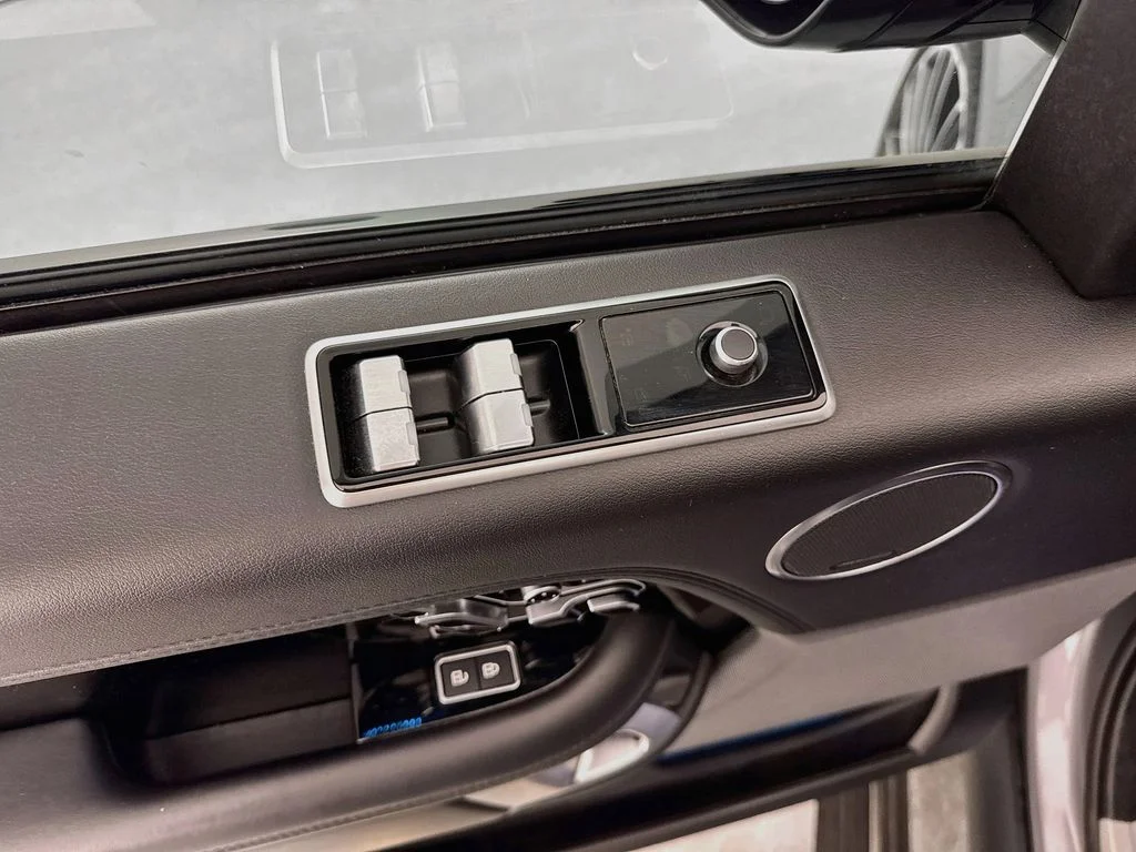 Used 2021 Gray Land Rover P525 Westminster image 18