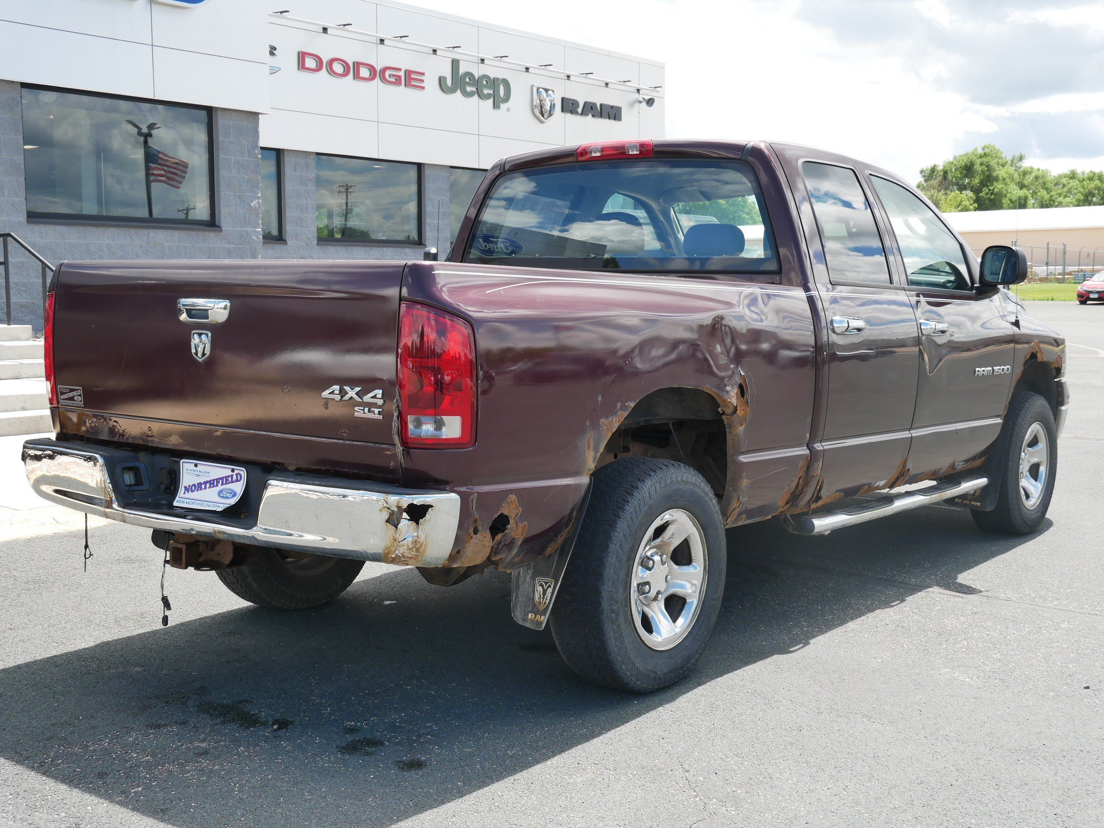 Used 2005 Red Dodge SLT image 8