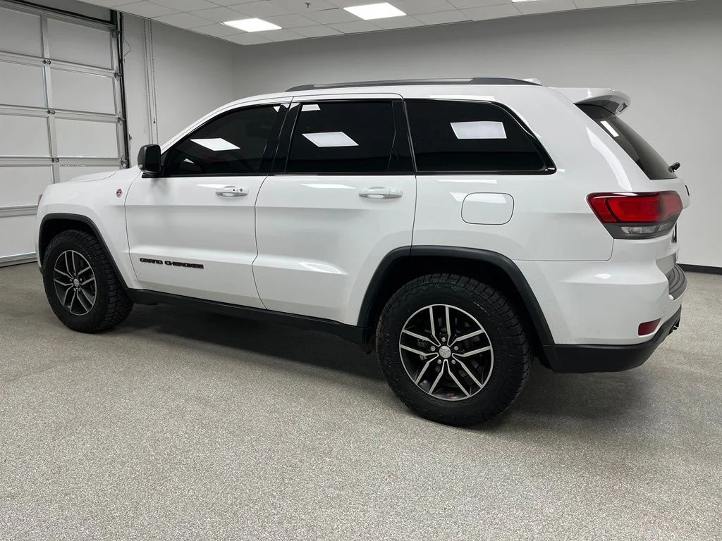 Used 2017 White Jeep Trailhawk image 7