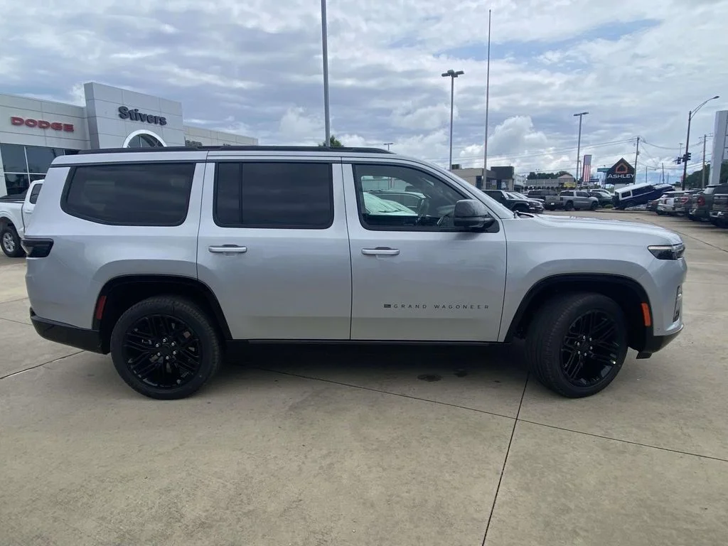 New 2026 Silver-Zynith Exterior Paint Jeep Limited Reserve image 7