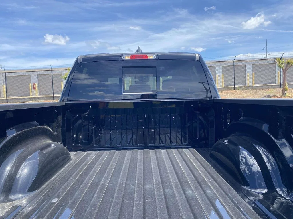 New 2026 Diamond Black Crystal Pearl-Coat Exterior Paint RAM Laramie image 39