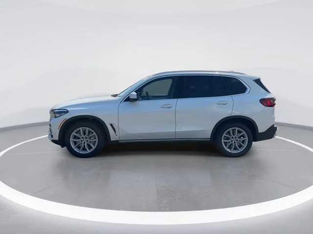 Used 2022 White BMW sDrive40i image 4