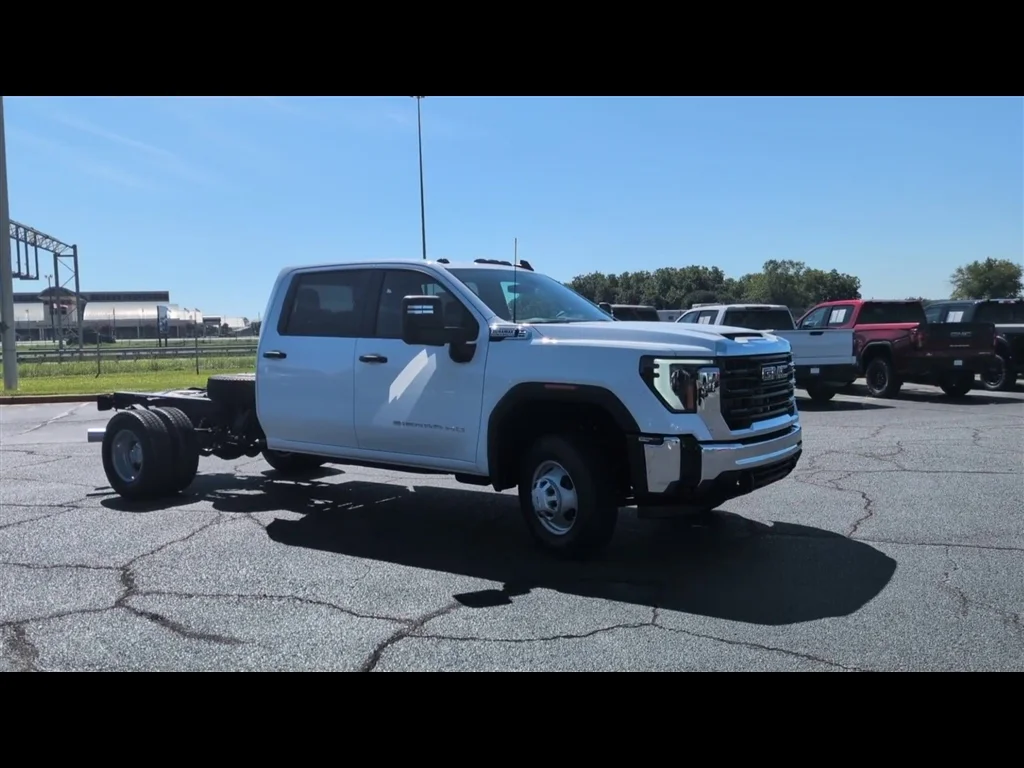 New 2026 Summit White GMC Pro image 26
