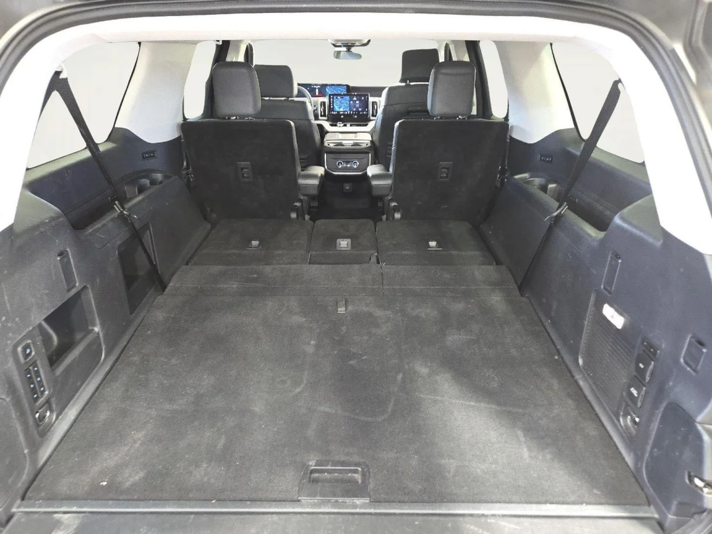 Used 2025 Agate Black Ford Active image 43