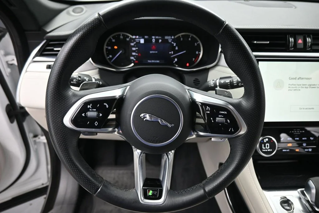 Used 2023  Jaguar P400 R-Dynamic S image 11