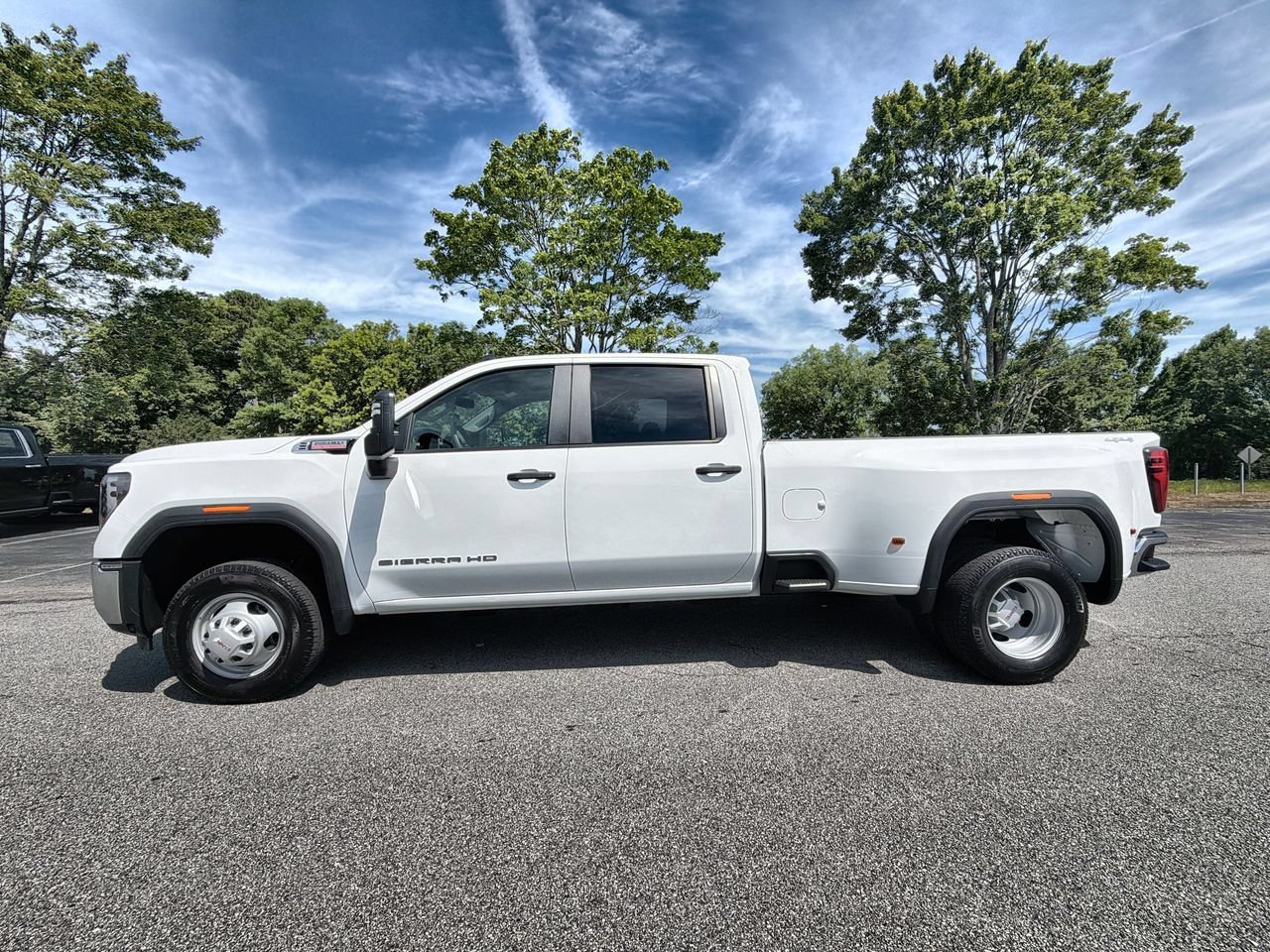 Used 2024 Summit White GMC Pro DRW image 5