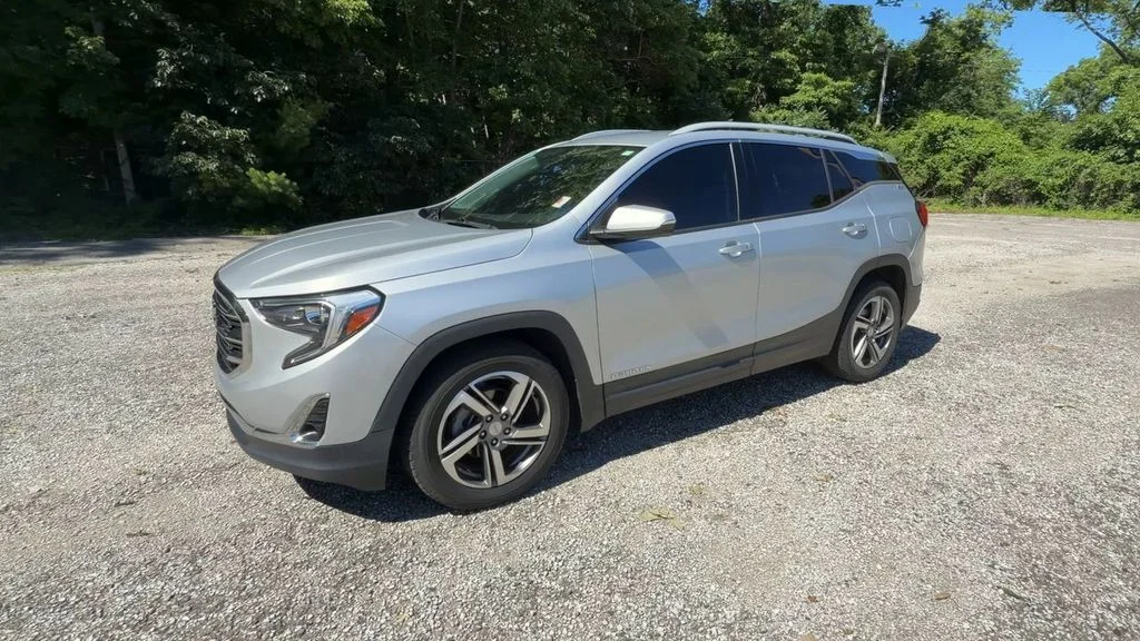 Used 2021 Silver GMC SLT image 4