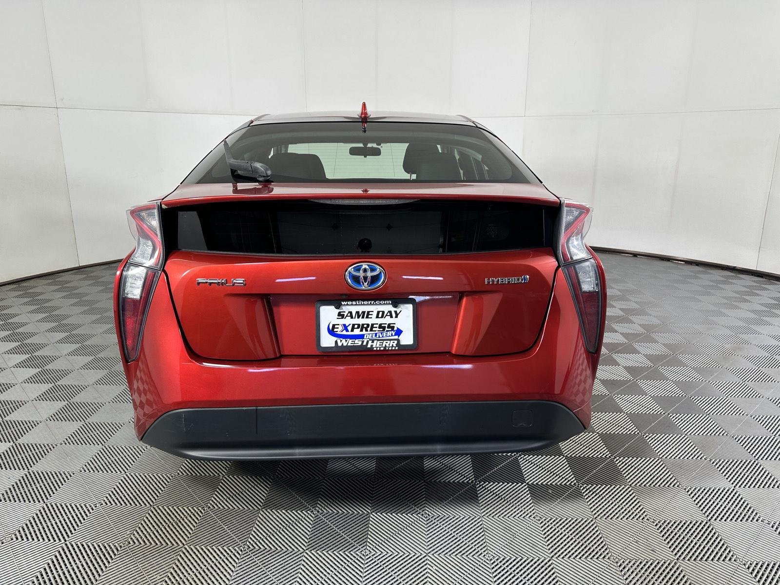 Used 2016 Hypersonic Red Toyota Three image 23