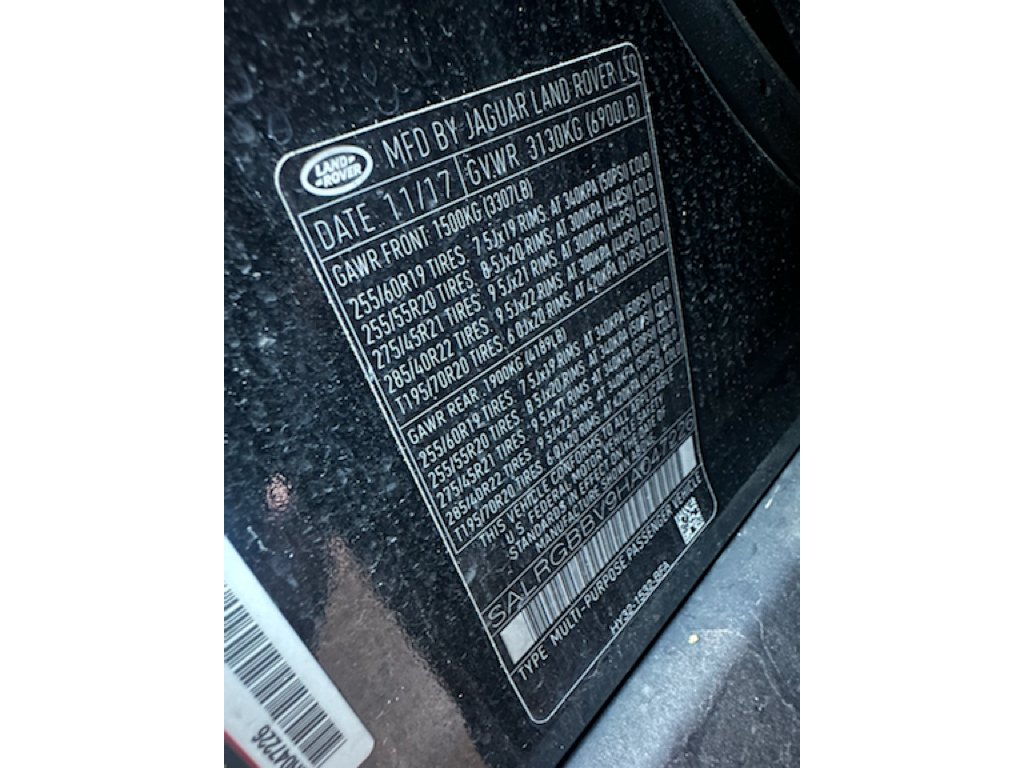 Used 2017 Santorini Black Metallic Land Rover SE image 9