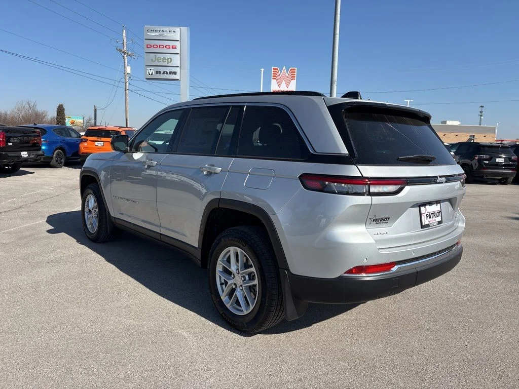New 2026 Silver Zynith Jeep Laredo X image 5