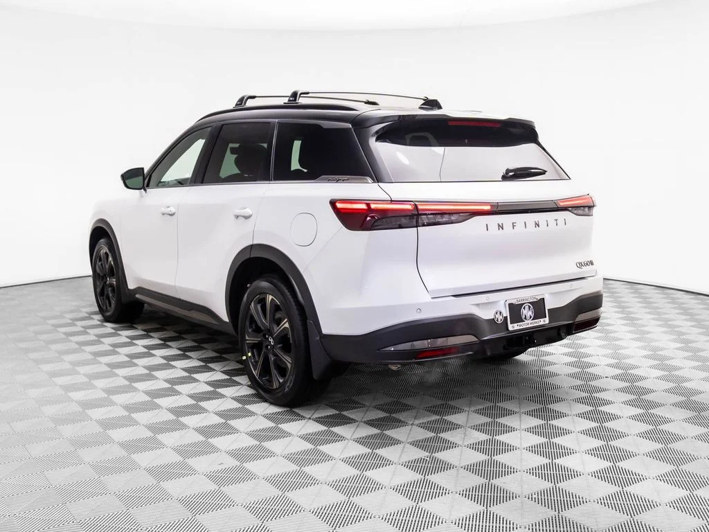 New 2026 2T RAD WHT INFINITI Autograph AWD image 3