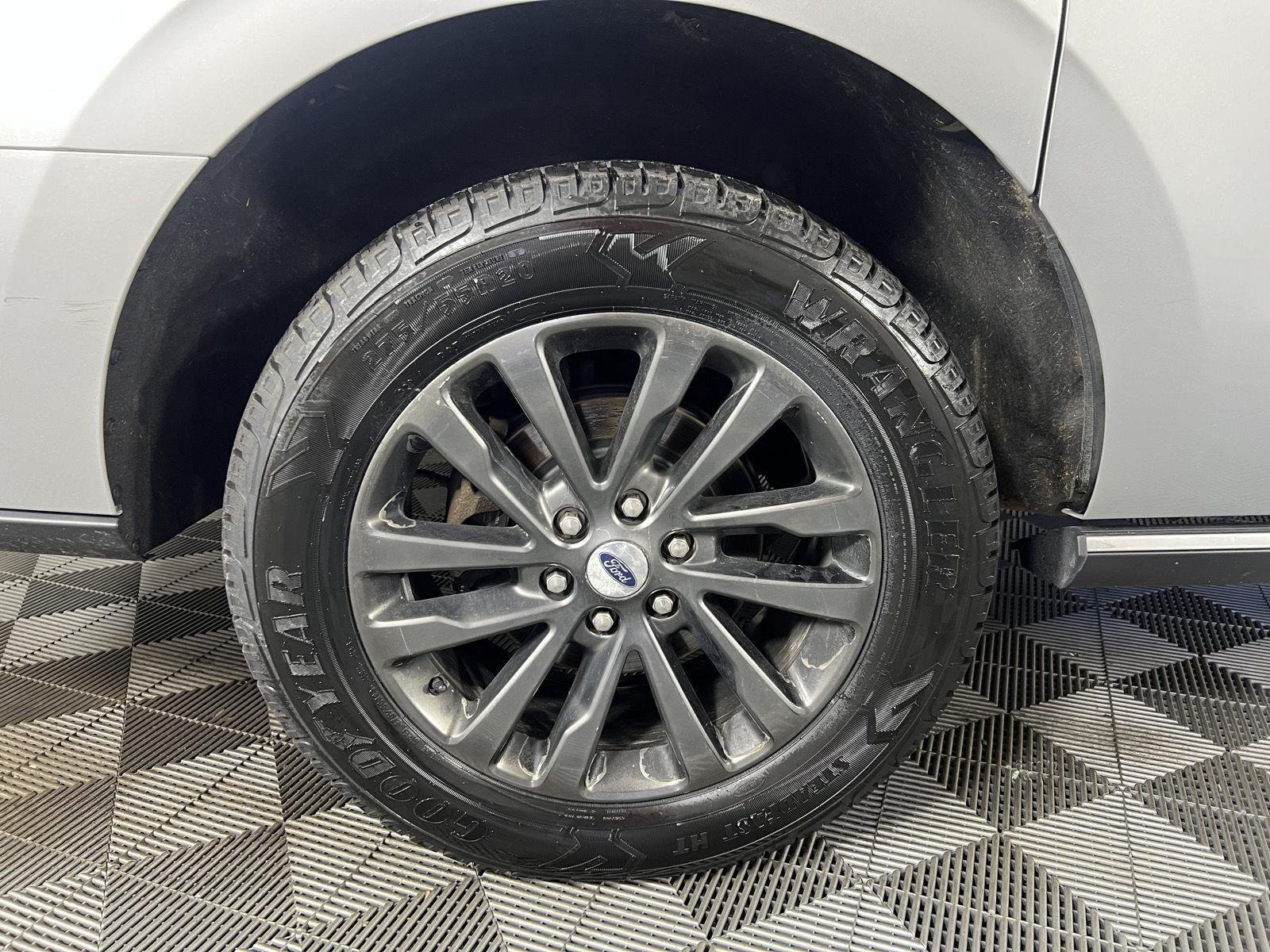 Used 2019 Ingot Silver Ford Limited image 10