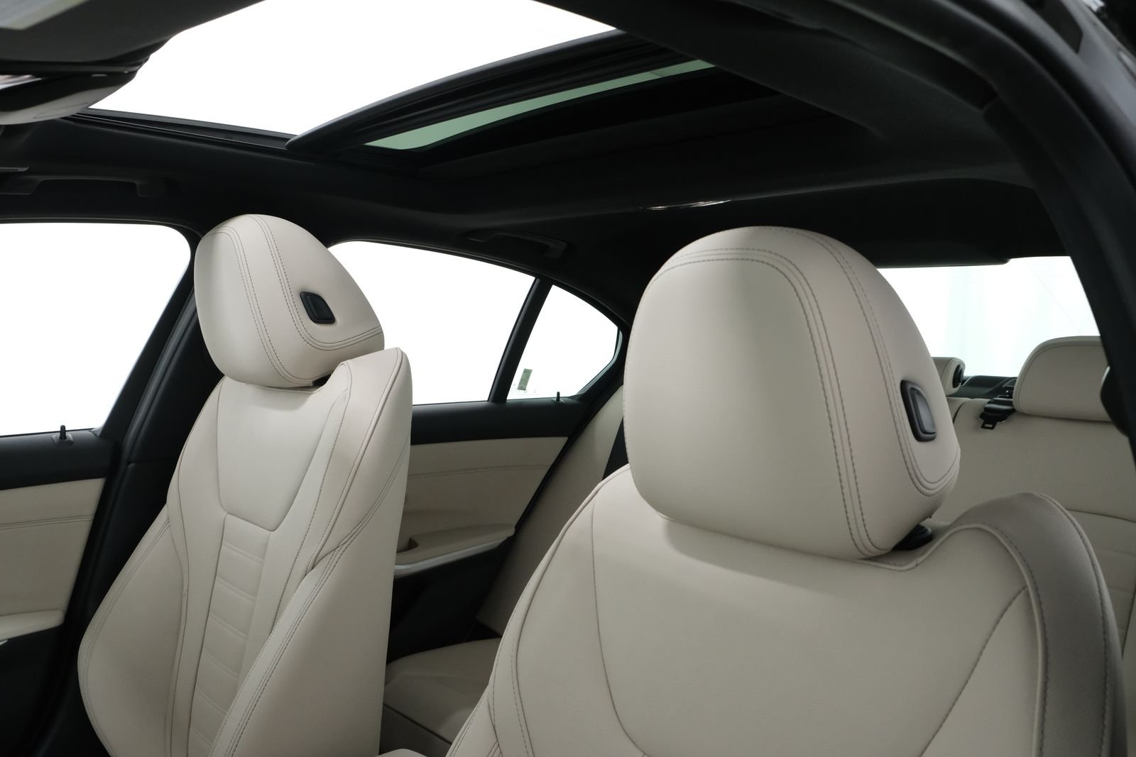 New 2026 Black Sapphire Metallic BMW 330i xDrive image 50