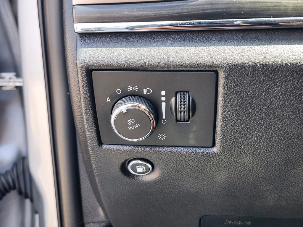 Used 2020 Silver Jeep Limited image 24