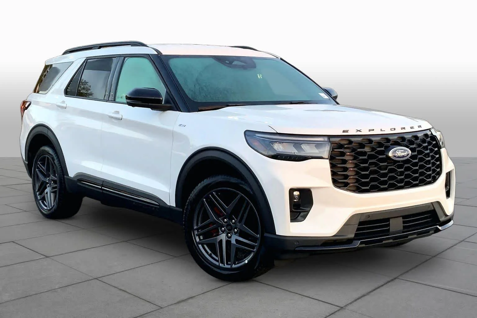 Used 2025 Star White Metallic Tri-Coat Ford ST-Line image 3