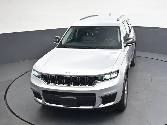 Used 2023 Silver Jeep Limited image 32