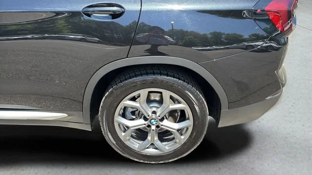 Used 2024 Black BMW xDrive30i image 36