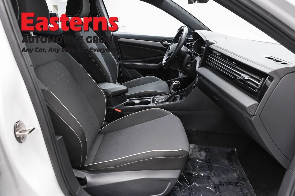 Used 2025 White Volkswagen 1.5T Sport image 23