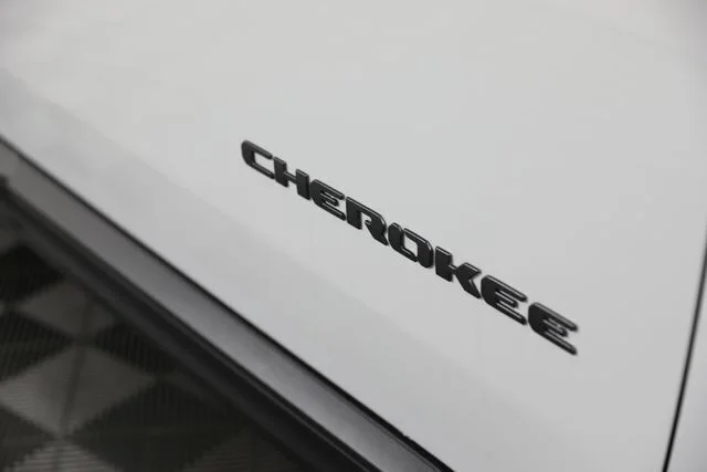 New 2026 Bright White Clear-Coat Exterior Paint Jeep Laredo image 26