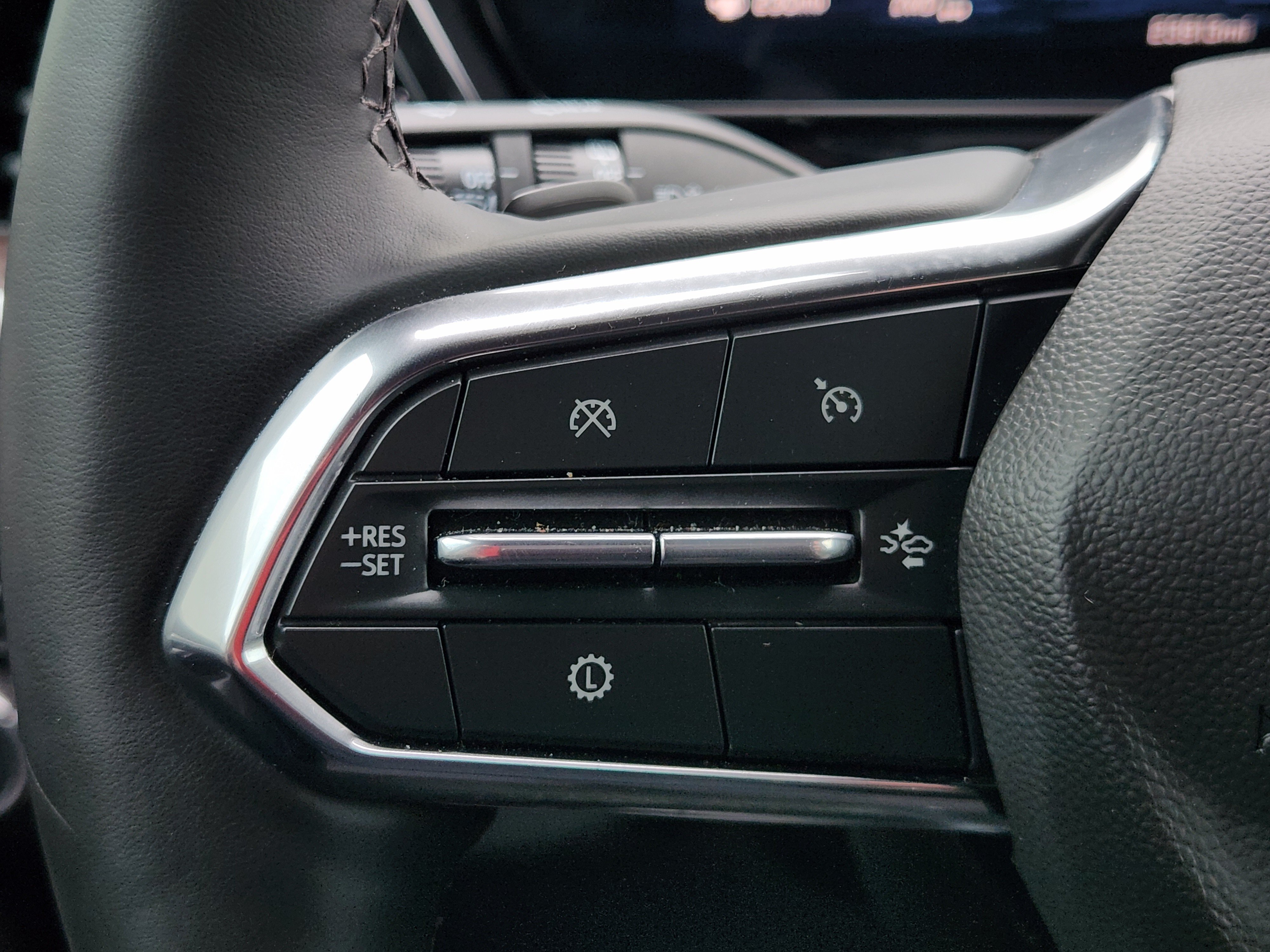 Used 2025 Summit White Chevrolet LT image 30