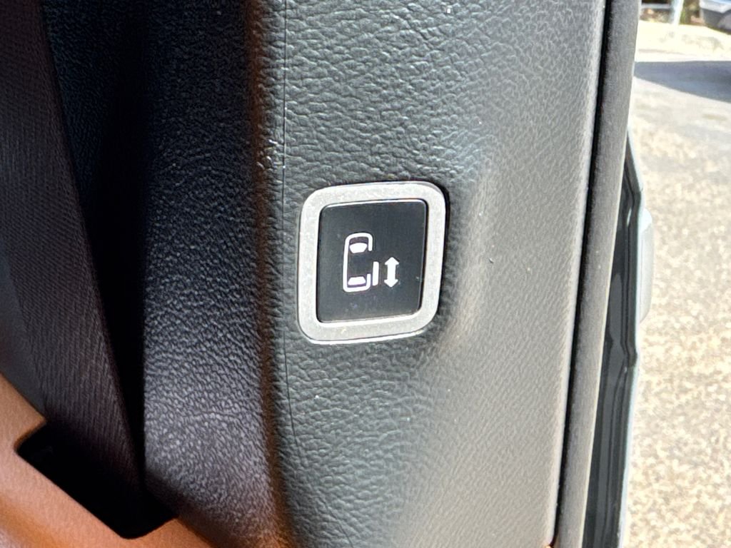 Used 2023 White Chrysler Pinnacle image 20