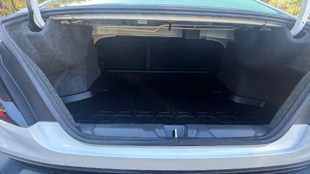Used 2024 White Subaru Base image 15