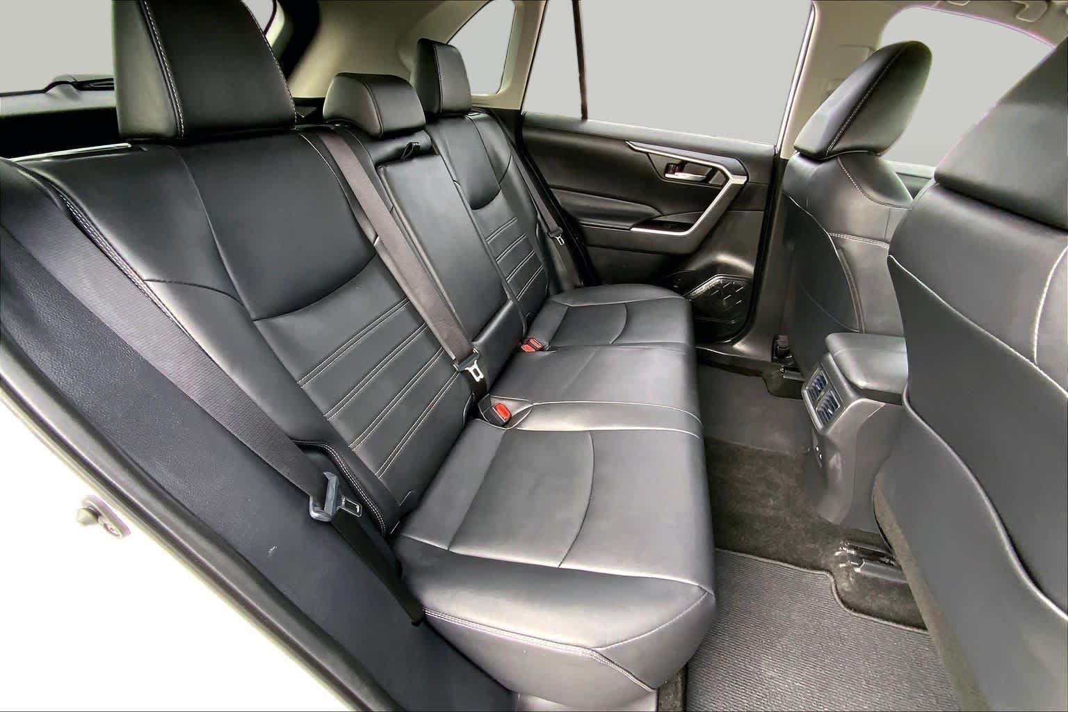 Used 2025 Wind Chill Pearl Toyota XLE Premium image 19