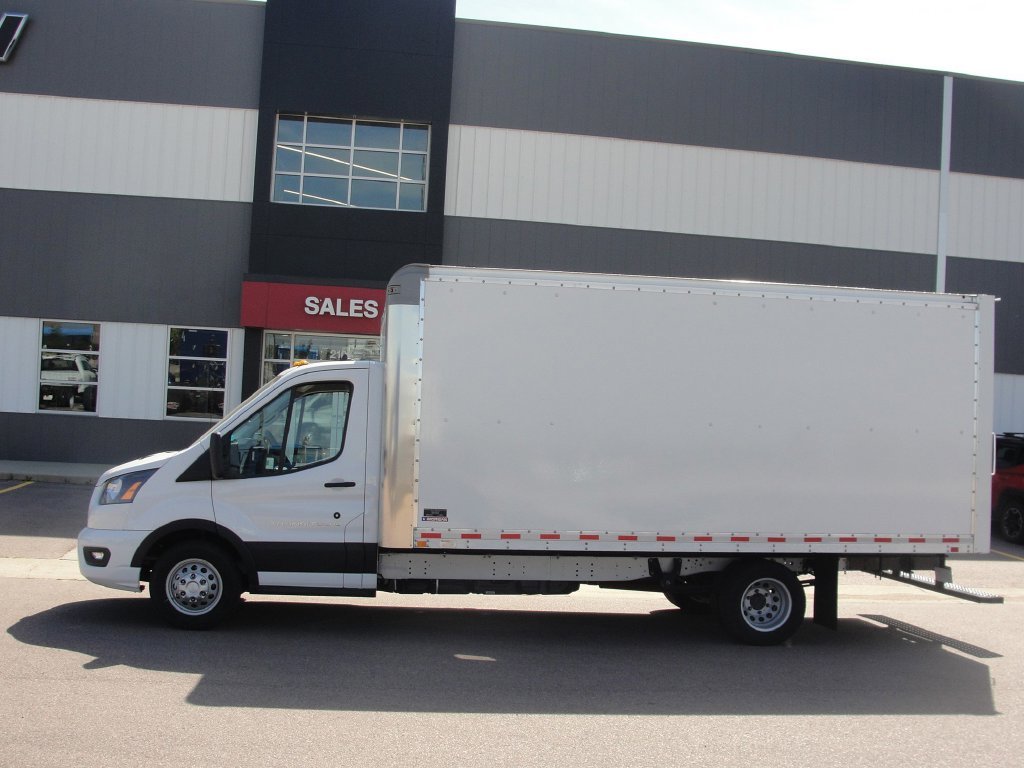 New 2024 Oxford White Ford Cutaway image 2