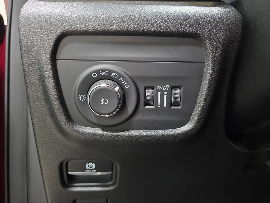 Certified Used 2021 Velvet Red Pearlcoat Jeep Limited image 25