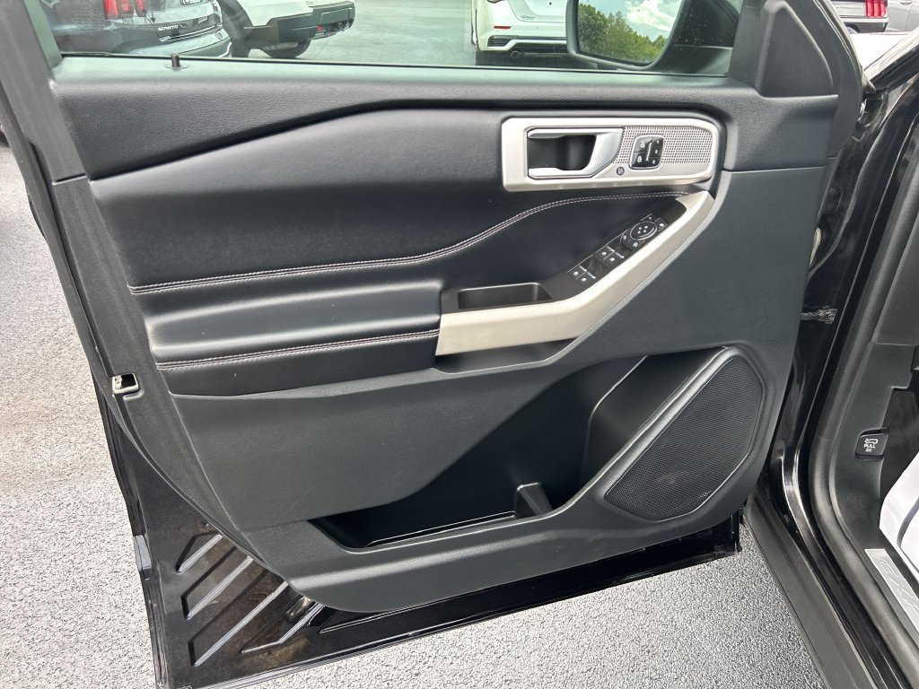 Used 2022 Black Ford Limited image 12